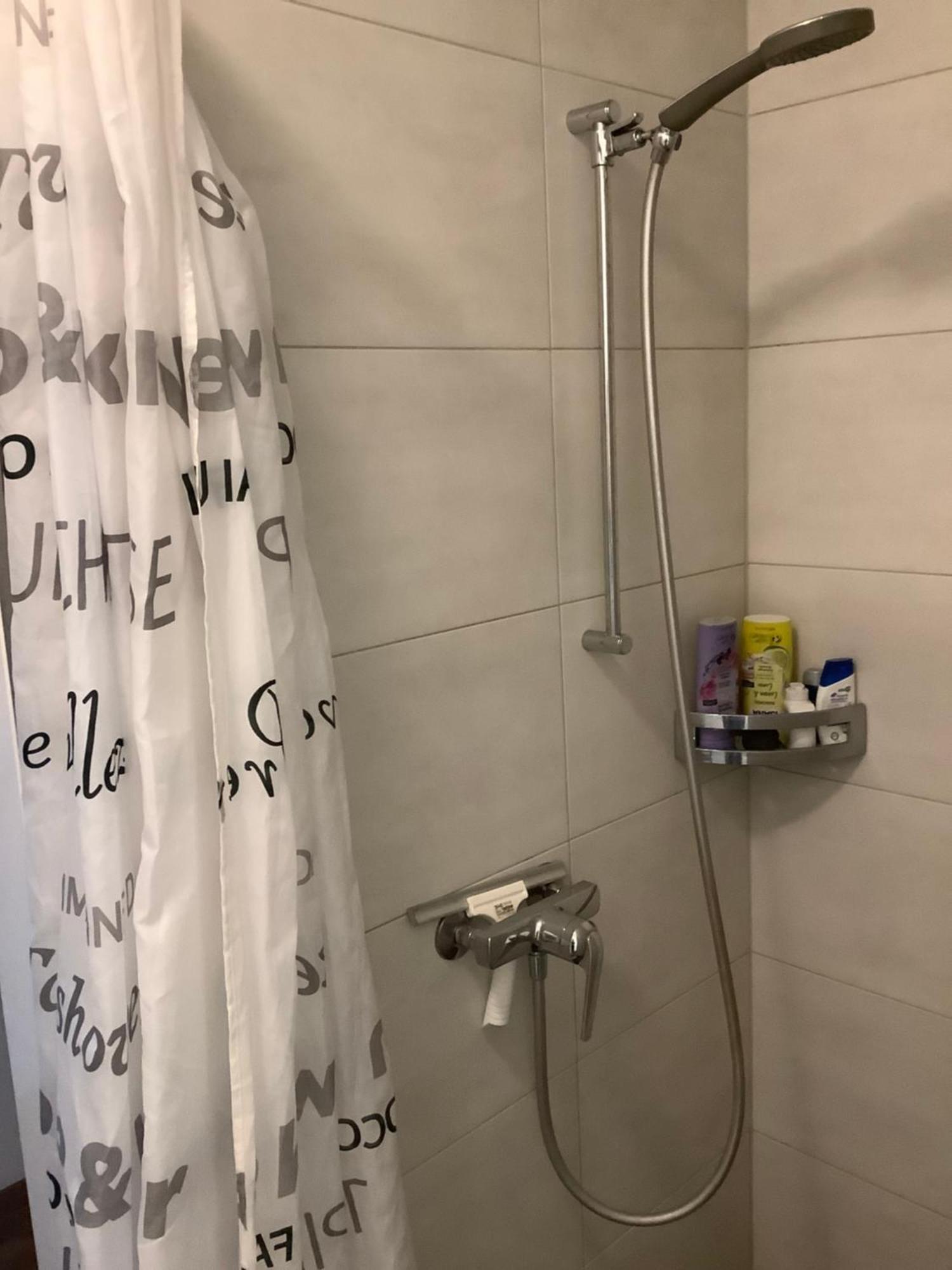 Chambre Spacieuse Et Confortable Avec Ecran Plat Oetwil an Der Limmat ภายนอก รูปภาพ